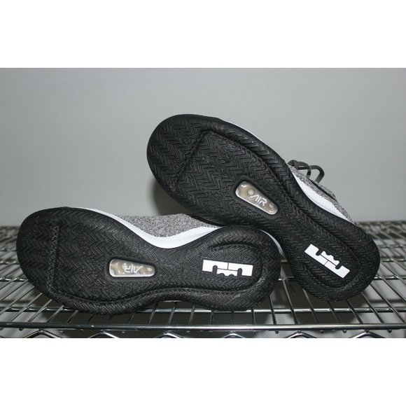 Men's Size 7 - Nike Lebron Witness III - Picture 3 of 4